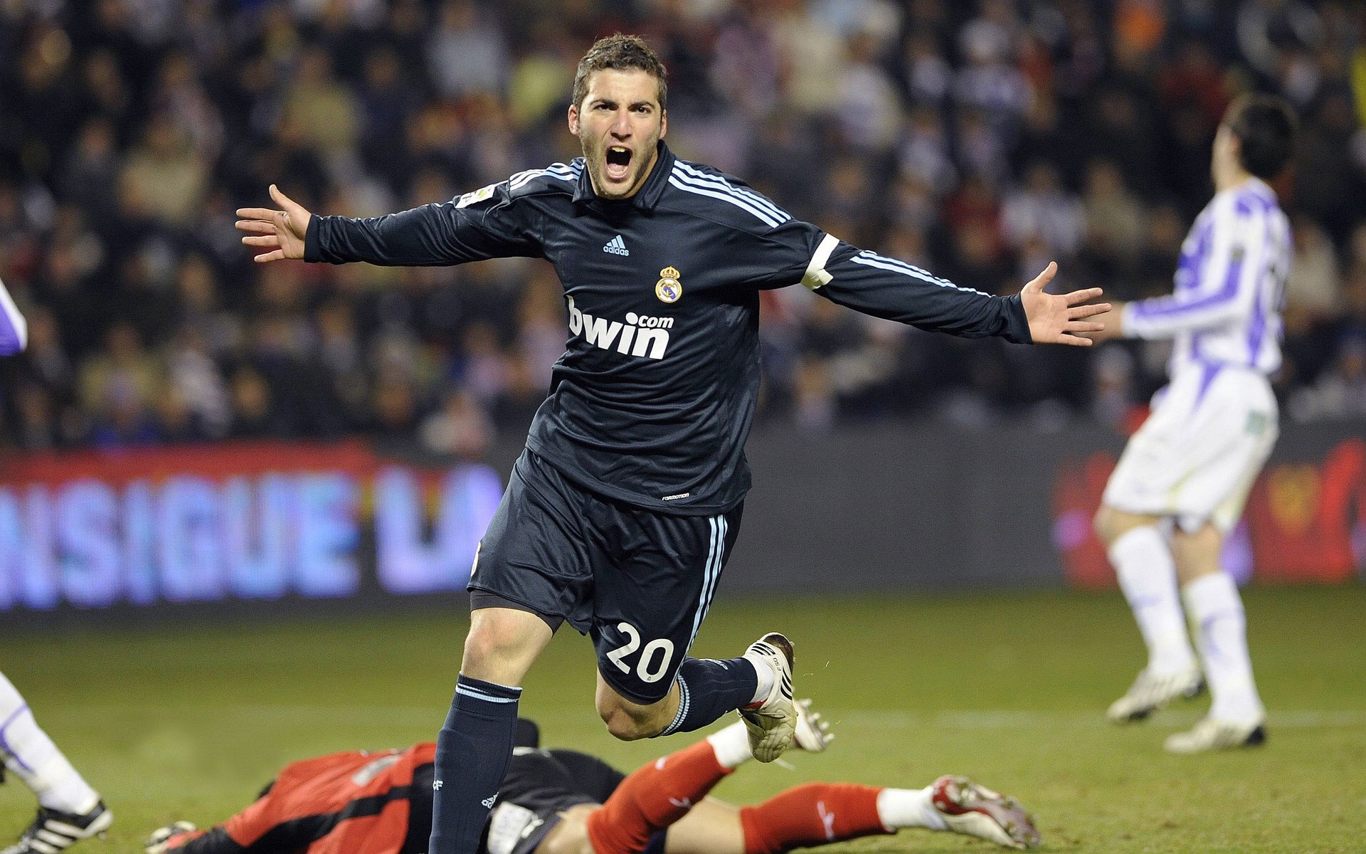 张本智和谦逊回应冲上热搜，利物浦绝杀北京国安点燃球迷热情